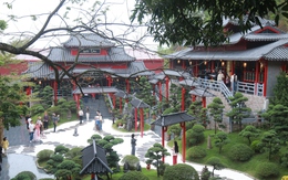 Ngôi chùa đẹp như 'tranh vẽ' ở Ninh Bình thu hút đông đảo người dân đến chiêm bái