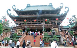 Đi chùa có nên mang lễ lộc về không?