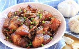 Vẫn là thịt ba chỉ nhưng kho cùng nguyên liệu này ngon lại thơm phức và cầu mong tài lộc, sức khỏe trong năm mới