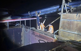 Hà Nội: Bắt quả tang 2 tàu khai thác cát trái phép trên sông Cầu, thu giữ 170m³ cát lúc rạng sáng