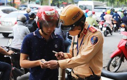 Không mang giấy tờ xe, lái xe thực hiện điều này không lo bị phạt