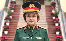 Nữ NSND mang hàm Đại tá khoe mái tóc bạc 'gây sốt'