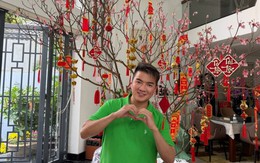 Cành đào chuông Yên Tử lạ mắt 'vượt ngàn trùng' đến tay Đàm Vĩnh Hưng