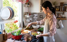 Sợ Tết khi suốt ngày phải cặm cụi trong bếp nấu nướng