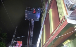 Hà Nội: Giải cứu 15 người trong vụ hỏa hoạn tại quán cà phê ca nhạc ở Đông Anh