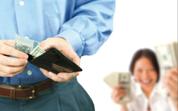 Đàn ông khôn ngoan đều hiểu: Tiền có thể giao cho vợ, nhưng 2 quyền này nhất định phải tự nắm giữ!