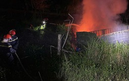 Xe đầu kéo bốc cháy sau tai nạn, tài xế tử vong