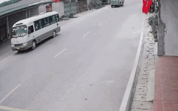 Thái Nguyên: Khoảnh khắc xe tải chở đất tông xe đưa đón học sinh khiến nhiều em bị thương