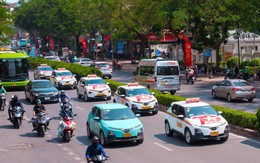 Hà Nội đặt lộ trình đến 2030 chuyển đổi 100% taxi sang sử dụng điện, năng lượng xanh như thế nào?