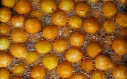 Quán bánh rán tí hon ngày bán 3.000 chiếc ở Hà Nội