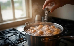 Đây là lý do nên bỏ muối vào nước luộc trứng