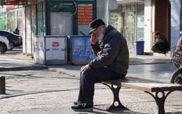 Vay hơn 2 triệu bị con dâu bắt viết giấy nợ, con trai âm thầm ghi một điều lên đó khiến tôi òa khóc