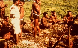 Căn bệnh “cười đến chết” tàn phá cả một bộ lạc