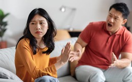 50 tuổi vẫn yêu rồ dại: 6 ngày sống khỏa thân trong rừng chỉ vì cãi nhau với bạn gái