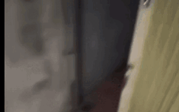 Hà Nội: Phẫn nộ cảnh người phụ nữ bế con nhỏ bị hàng xóm hành hung ở phố Lò Đúc