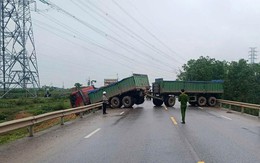 Va chạm với xe đầu kéo, 2 phụ nữ đi xe máy tử vong