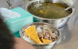 “Con tôi đang ăn gì ở trường?”: Nỗi lo ám ảnh phụ huynh Hà Nội