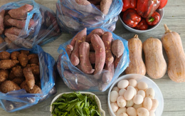 Nhà thông gia gửi quà quê lên, tôi hào hứng mở ra thì ôi giời, sao họ lại thiếu tinh tế đến vậy!