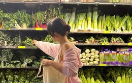 Mùa hè nên ăn gì để vừa mát người, vừa giữ dáng? 4 loại rau củ giàu tính kiềm dễ tìm, dễ nấu, càng ăn càng khỏe