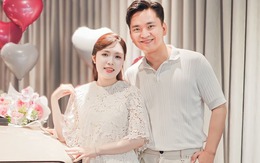 Vợ giáo viên của MC Hạnh Phúc nhận quà đặc biệt