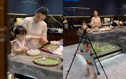 Cặp song sinh nhà Phương Oanh gây cười khi theo mẹ vào bếp làm bánh