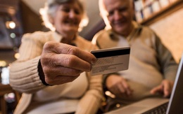 Tuổi già muốn an yên: Đừng vội đưa hết tiền cho con, hãy chờ 3 thời điểm này