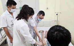 Nam sinh 19 tuổi bị 'bàn chân rủ', dáng đi biến dạng vì 1 thói quen nhiều người Việt đang mắc phải