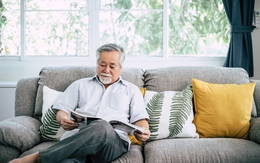 Nghỉ hưu sớm để tận hưởng, cựu hiệu trưởng hối hận khi mỗi tháng tiêu vượt lương hưu