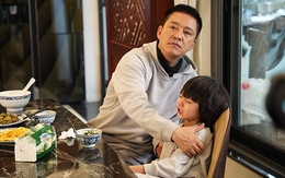 Con út quấy khóc khi ăn, Tuấn Hưng 'bật' chế độ nghiêm khắc