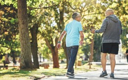 70 tuổi vẫn đi bộ có 5 dấu hiệu này: Tuổi thọ thường vượt xa mong đợi