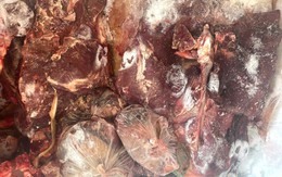 Kiểm tra cửa hàng kinh doanh, bất ngờ phát hiện thịt trâu ôi thiu trong tủ lạnh