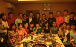 Họp lớp, nhóm bạn khoe giàu lớn tiếng gọi toàn món sang, đến lúc trả tiền thì im lặng