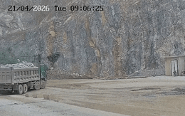 Khoảnh khắc 2 xe tải chở đá va chạm kinh hoàng khiến 2 tài xế tử vong ở Ninh Bình