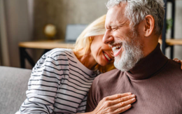 Ngủ riêng suốt 10 năm vẫn hạnh phúc: Bí quyết giữ hôn nhân của cặp vợ chồng trung niên