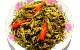 Món 'cứu đói”'mùa lũ trở thành đặc sản đắt đỏ với giá lên tới 300.000–400.000 đồng/kg, nhiều người truy lùng