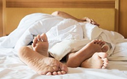 Bắt quả tang vợ ngoại tình, chồng uống rượu 'lấy can đảm' và cái kết rúng động
