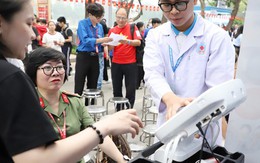 Ngày Sức khỏe toàn dân 7/4: Người dân hào hứng khám, trải nghiệm tại các gian hàng y tế