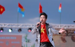 Tùng Dương, Hòa Minzy và Đức Phúc biểu diễn tại Chương trình nghệ thuật 'Âm vang Tổ quốc'