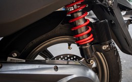 Xe máy điện giá 32,6 triệu đồng ở Việt Nam đẹp phong cách, động cơ 2.500W khỏe như xe xăng, chạy gần 100km/lần sạc, rẻ chỉ ngang Vision