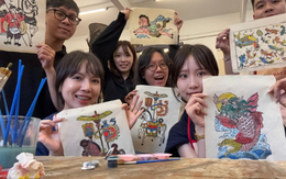 Giới trẻ 'đánh thức' di sản qua trải nghiệm làm tranh mộc bản dân gian giữa lòng cố đô