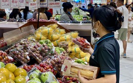 Tiểu thương lý giải mận hậu chưa vào vụ cao điểm nhưng giá siêu rẻ, sập sàn chỉ vài nghìn đồng/kg