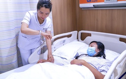Thiếu nữ 15 tuổi men gan tăng gấp 10 lần, tổn thương gan nặng vì sốt xuất huyết