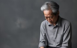 Tuổi già chia hết tài sản cho các con, cụ ông bật khóc ở bệnh viện: 'Sai một bước, khổ cả đời'