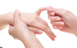 Tuyệt chiêu biến 'tay thô, ngón ngắn' trở nên thon thả, mềm mại