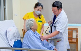 Cụ bà 91 tuổi suy tim nặng được thay van tim qua da, chỉ vài giờ sau đã có thể ăn uống