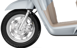Xe máy điện giá 28,9 triệu đồng ở Việt Nam thiết kế thanh lịch, pin rời LFP, đi 120 km/lần sạc, có TCS, GPS như xe ga cao cấp, rẻ hơn Vision