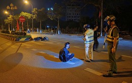 Video phẫn nộ: Thanh niên đi xe máy lạng lách 'thông chốt', tông bay rào sắt trong đêm