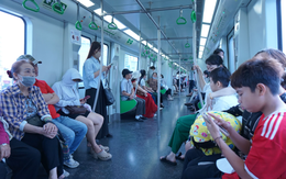 Người dân Hà Nội phấn khởi với trải nghiệm giao thông công cộng miễn phí trong kỳ nghỉ lễ 30/4-1/5