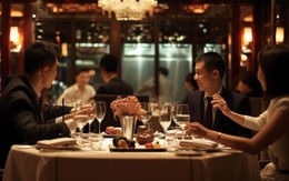 Thanh toán giúp 15 triệu đồng cho bữa tiệc nghỉ hưu của đồng nghiệp, 2 năm sau tôi bất ngờ đổi đời