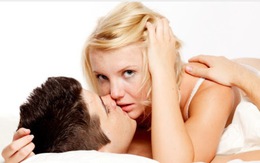 Hai năm ngủ riêng, chồng chỉ gần gũi khi say